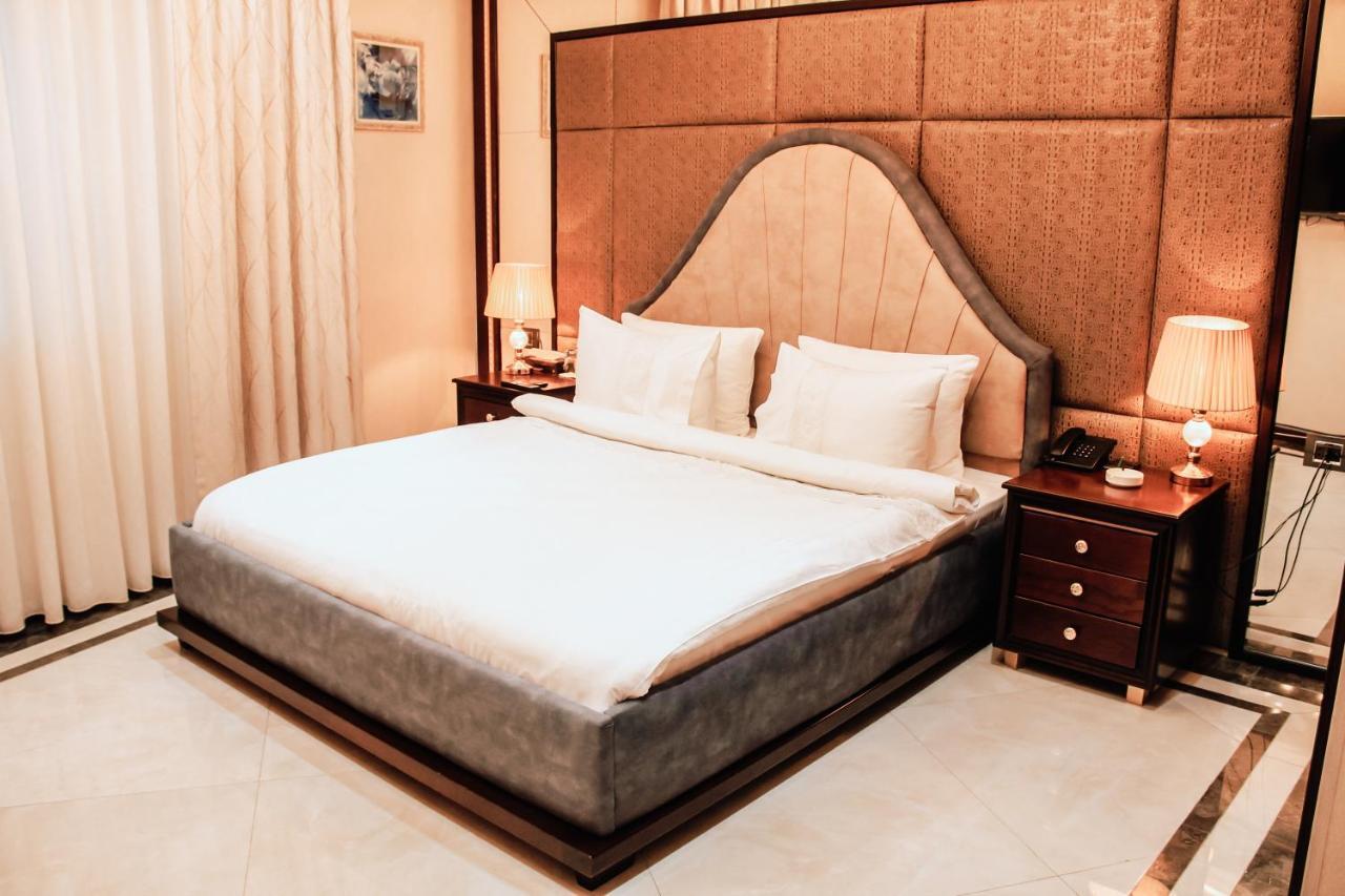 Iron Hotel Hokmeli Dış mekan fotoğraf