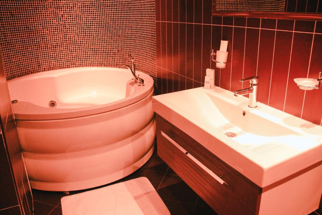 Iron Hotel Hokmeli Dış mekan fotoğraf