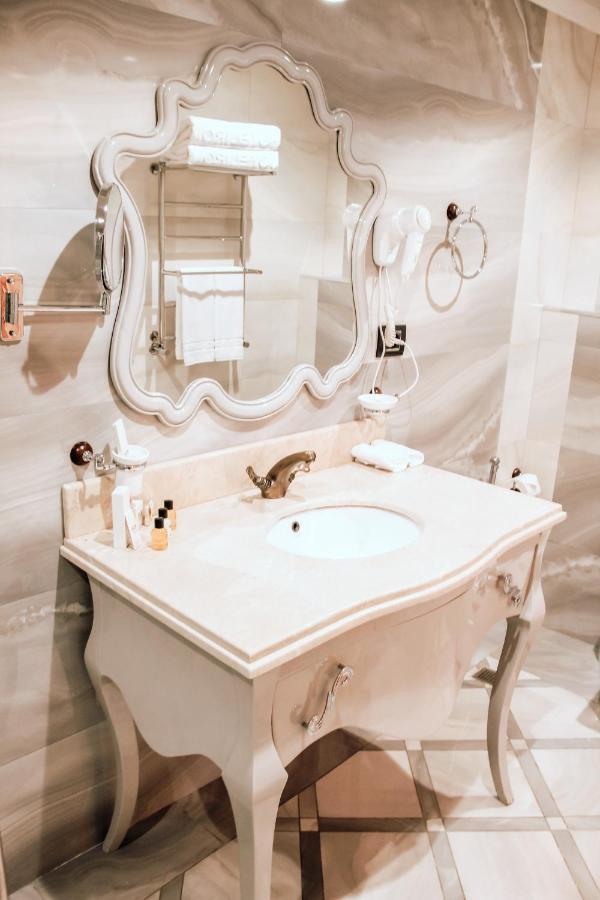 Iron Hotel Hokmeli Dış mekan fotoğraf
