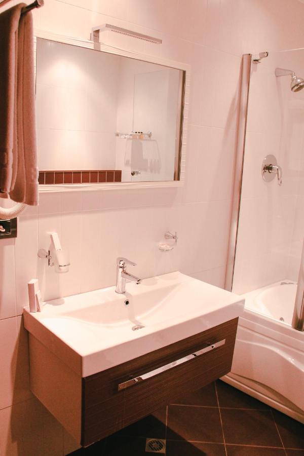 Iron Hotel Hokmeli Dış mekan fotoğraf