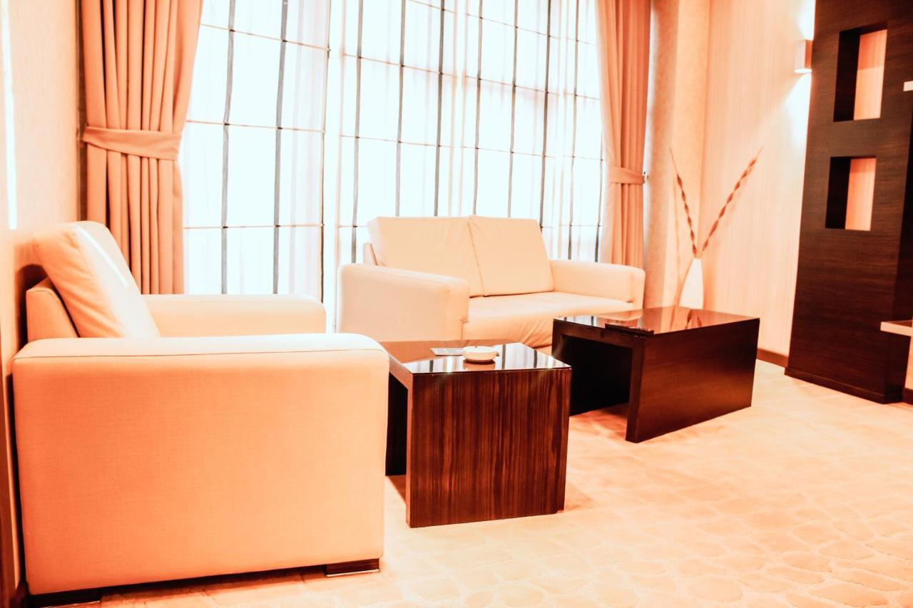 Iron Hotel Hokmeli Dış mekan fotoğraf